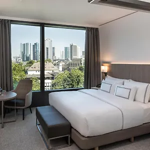 **** Hotel Meliá Frankfurt Germania